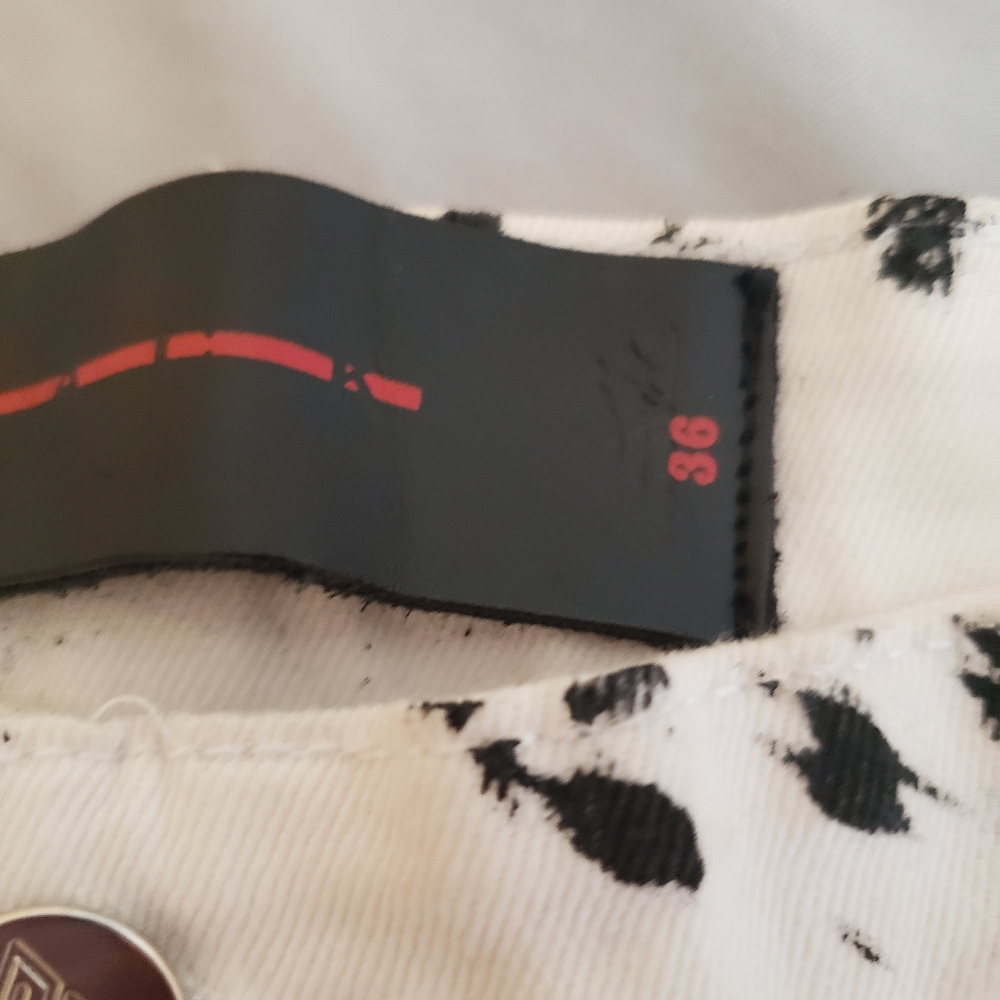 Black Pyramid| Custom Shorts - Picture 4 of 4